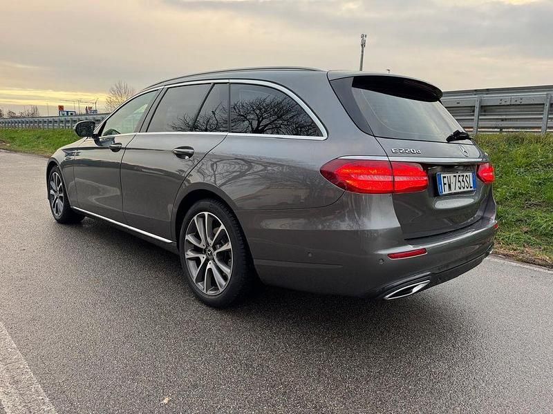 Gebraucht Mercedes E220 194 PS (142 kW) 2019 Grau Limousine