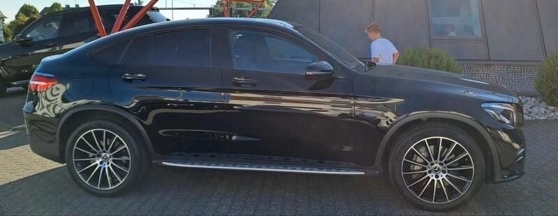Schwarz Gebraucht 2018 Mercedes GLC250 AMG line SUV | 34.500 € - Bild 1/4