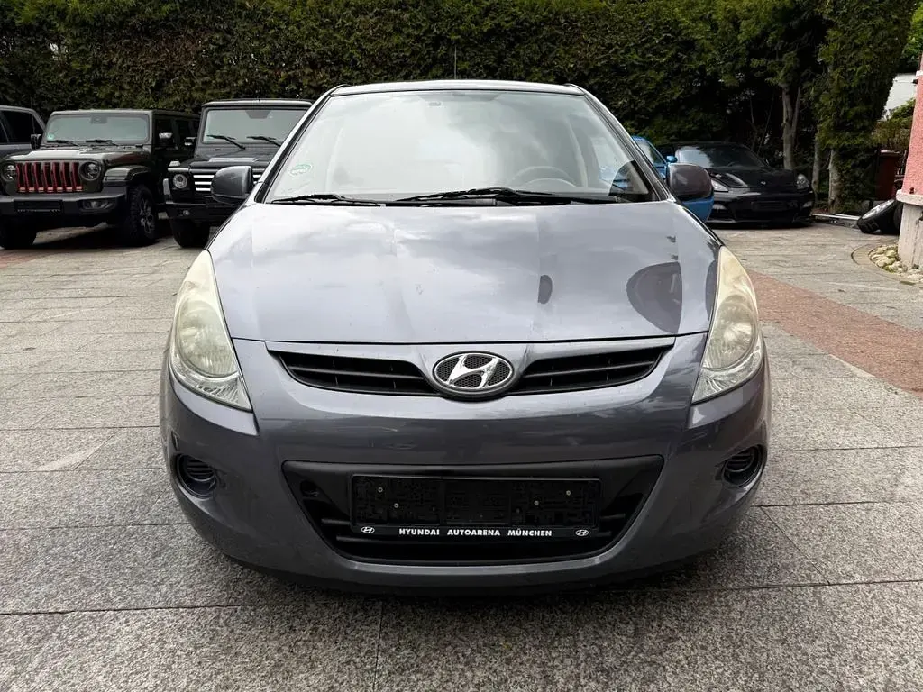 Gebraucht Hyundai i20 77 PS (56 kW) 2012 Grau Kleinwagen
