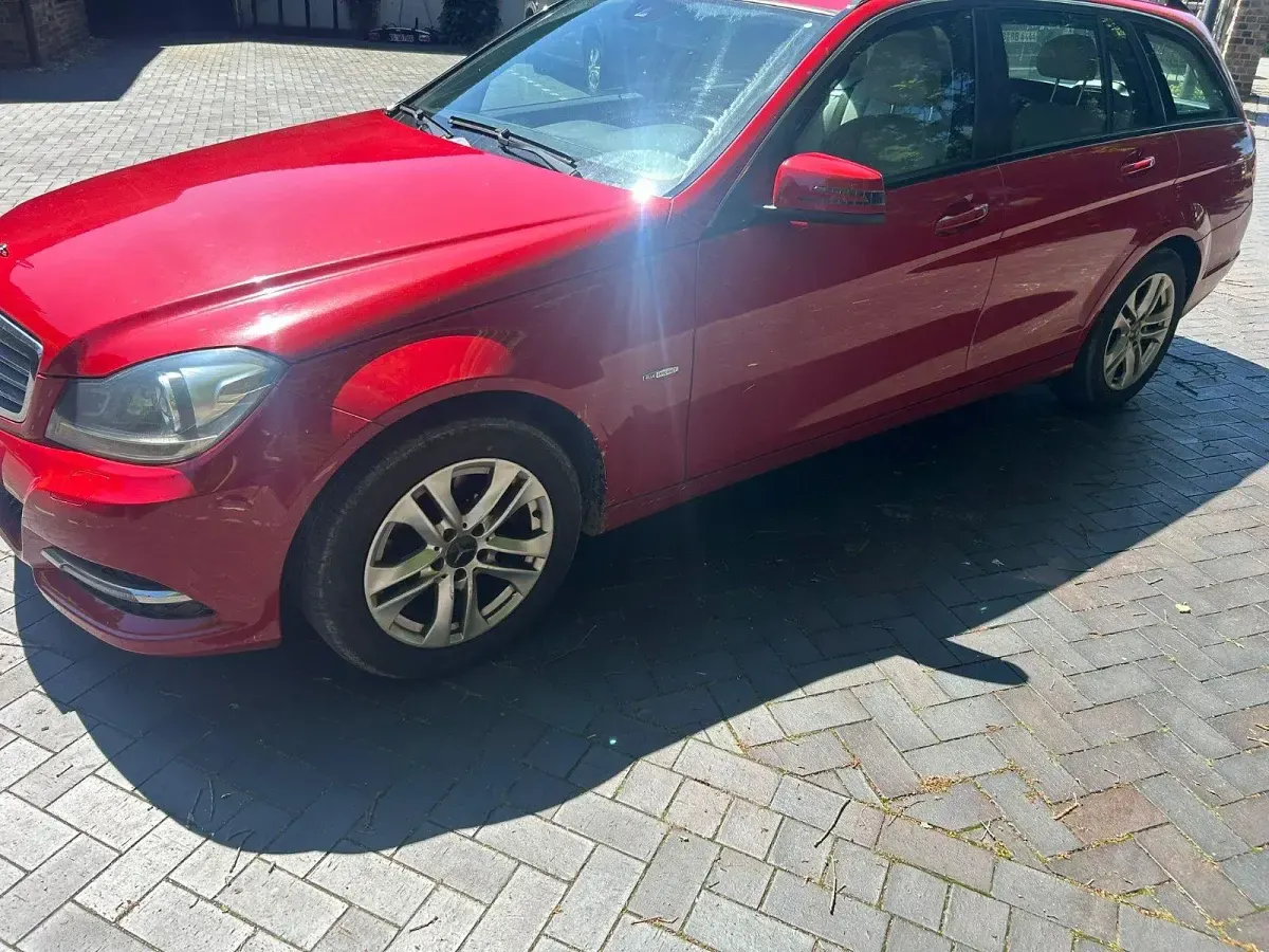 Gebraucht Mercedes C200 136 PS (100 kW) 2011 Rot Kombi