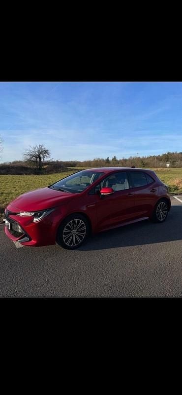 Gebraucht Toyota Corolla Team 98 PS (72 kW) 2021 Rot Limousine