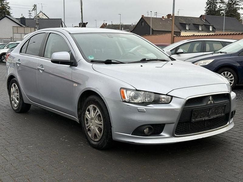 Gebraucht Mitsubishi Lancer Sportback Edition 116 PS (85 kW) 2011 Silber Limousine