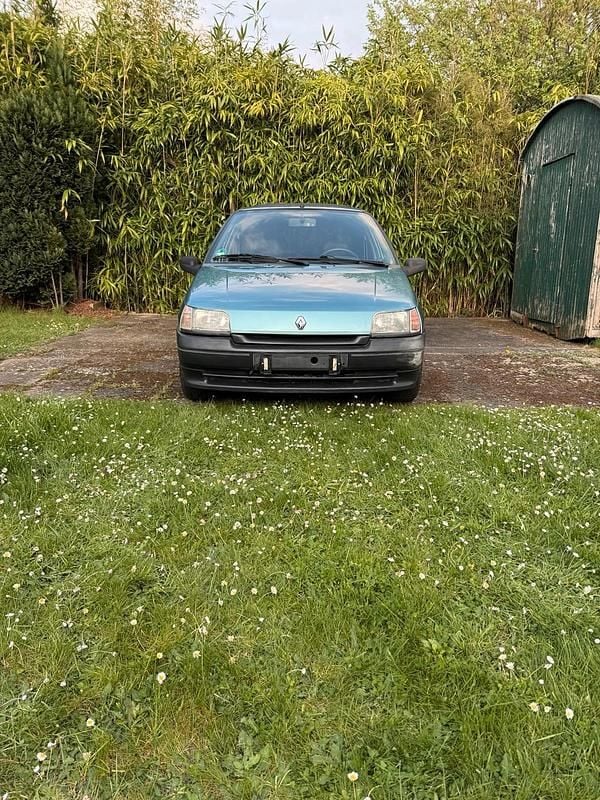 Blau Gebraucht 1994 Renault Clio Kleinwagen | 2.400 € - Bild 1/4