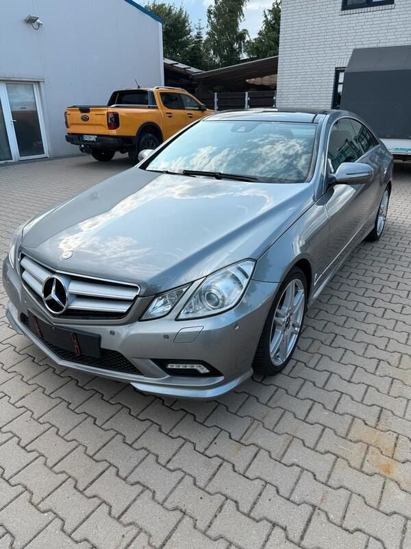 Grau Gebraucht 2010 Mercedes E500 AMG Coupé | 14.450 € (Superpreis) - Bild 1/4