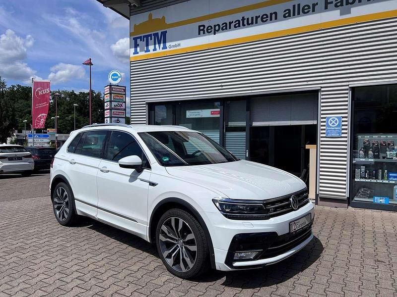 Pure white Gebraucht 2016 VW Tiguan Highline SUV | 22.900 € (Etwas zu teuer) - Bild 1/4
