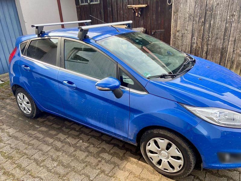 Gebraucht Ford Fiesta 101 PS (74 kW) 2013 Blau Kleinwagen