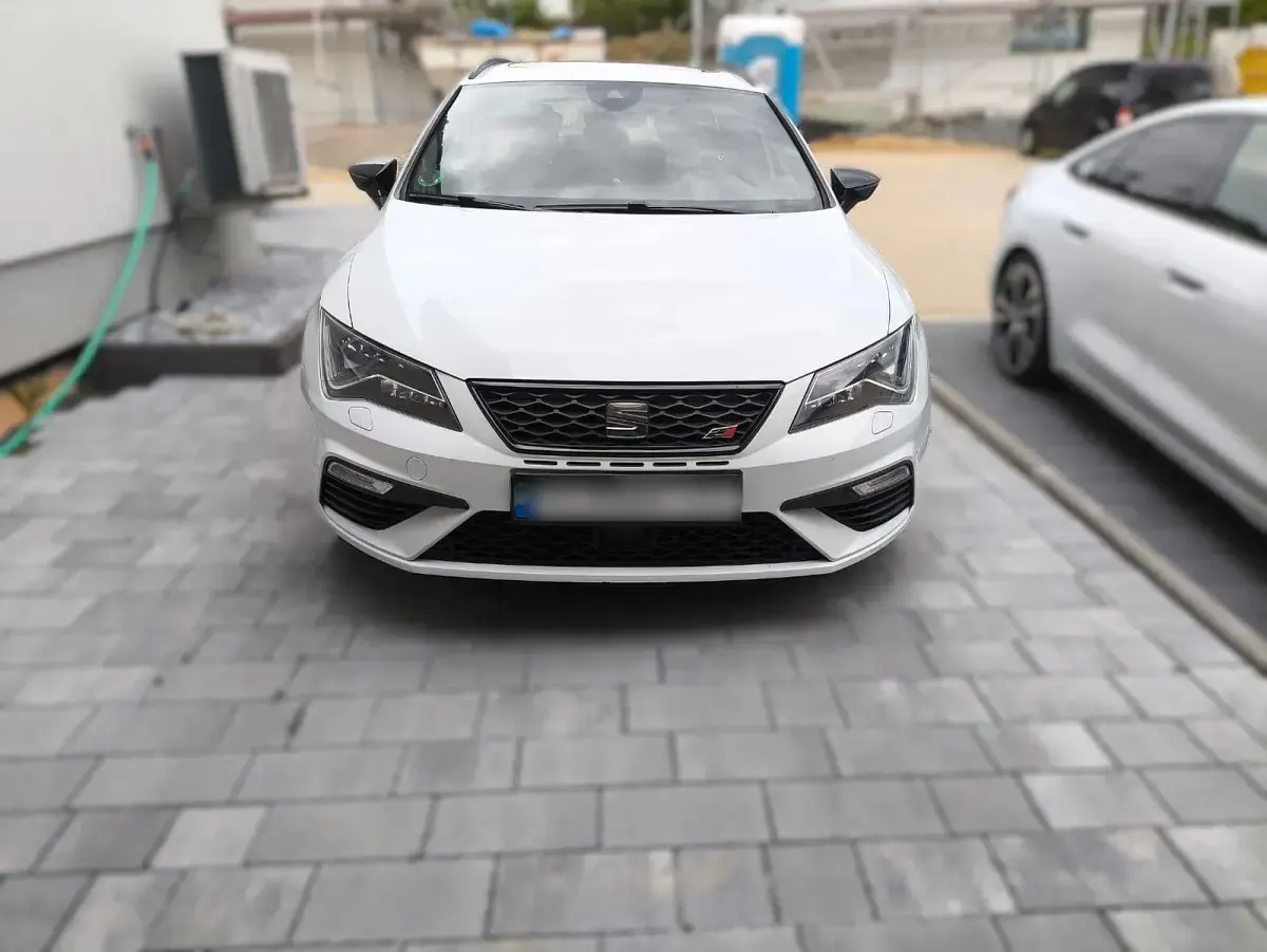 Używany Seat Leon 4Drive 300 KM (220 kW) 2017 Biały Kombi