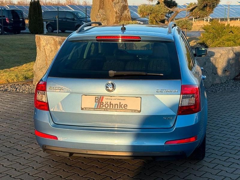 Gebraucht Skoda Octavia Ambition 150 PS (110 kW) 2016 Denimblau metallic Kleinwagen