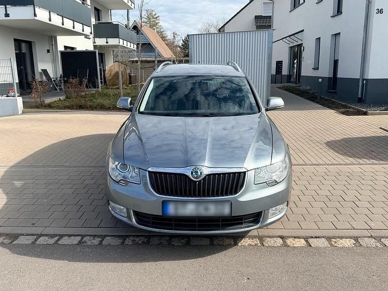 Gebraucht Skoda Superb 170 PS (125 kW) 2011 Grau Kombi