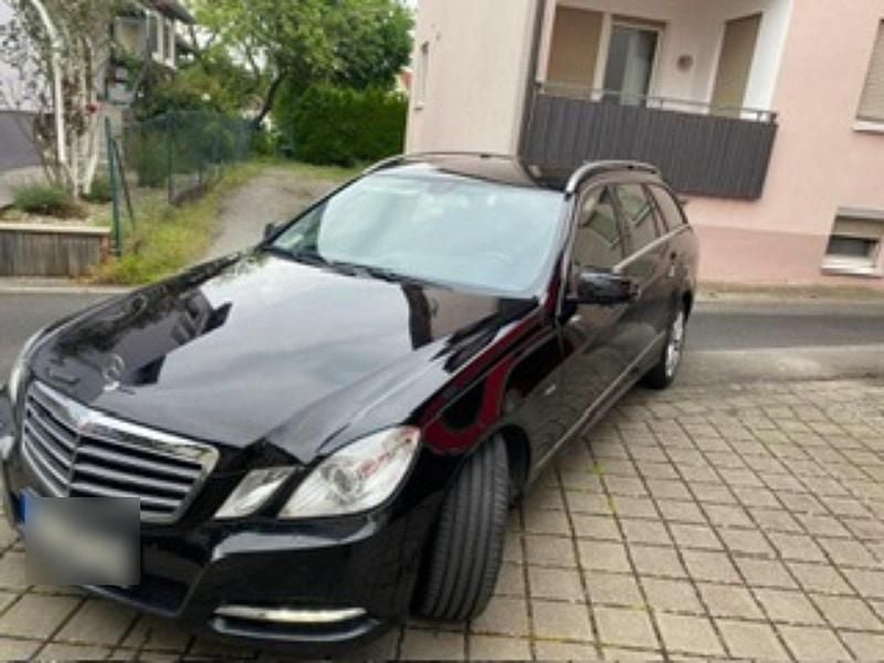 Schwarz Gebraucht 2012 Mercedes E220 Avantgarde Kombi | 7.000 € (Superpreis) - Bild 1/4