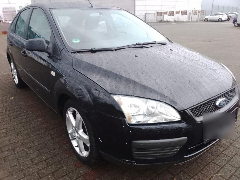 Blau Gebraucht 2006 Ford Focus Limousine | 1.650 € (Superpreis) - Bild 1/4