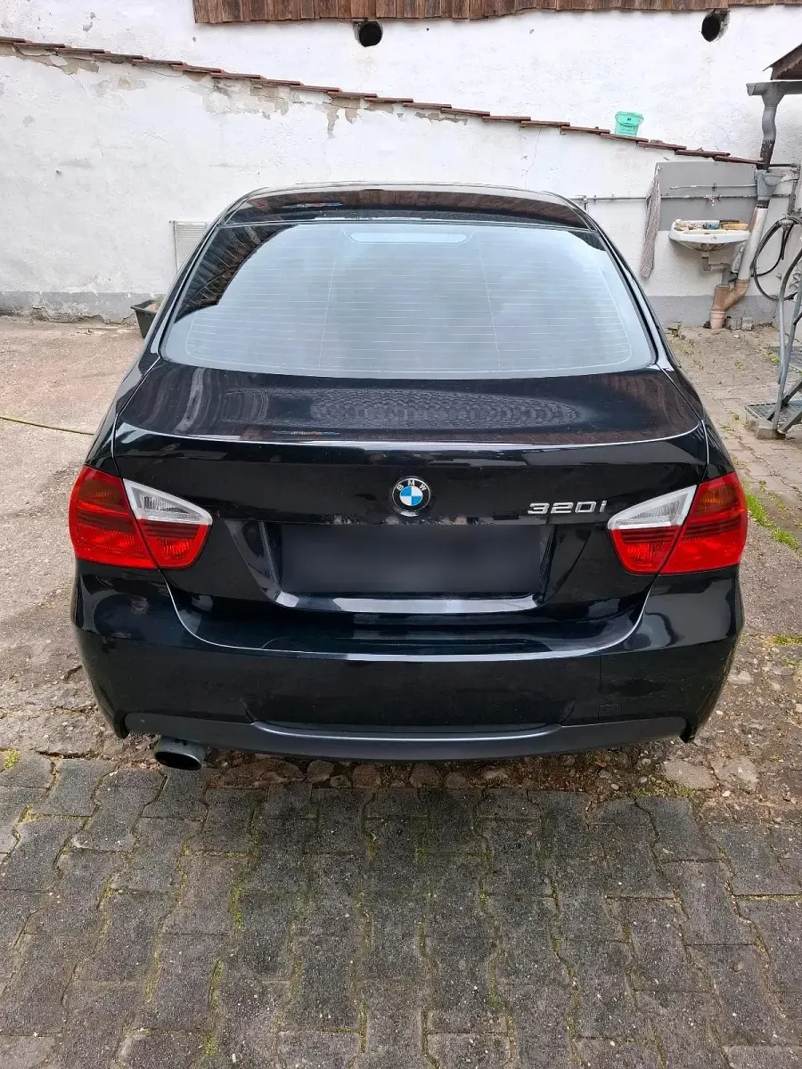 Gebraucht BMW 320 170 PS (125 kW) 2007 Schwarz Limousine