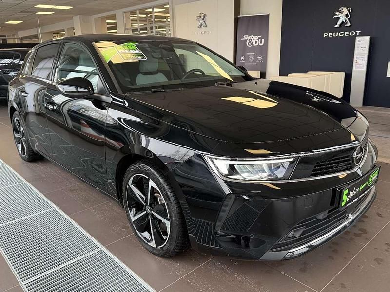 Gebraucht Opel Astra Elegance 181 PS (133 kW) 2022 Diamant schwarz/karbon schwarz Limousine