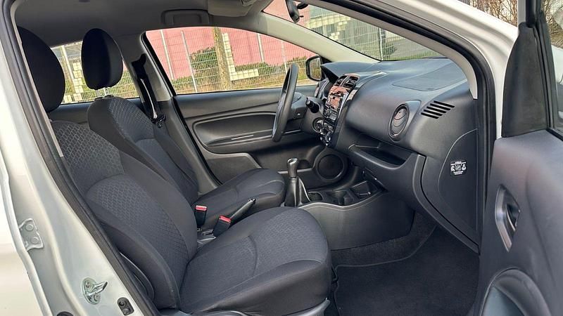 Gebraucht Mitsubishi Space Star Diamant Edition 71 PS (52 kW) 2015 Weiß Kleinwagen