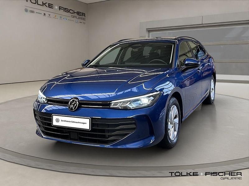 Gebraucht VW Passat Basis 150 PS (110 kW) 2025 Blau Kombi