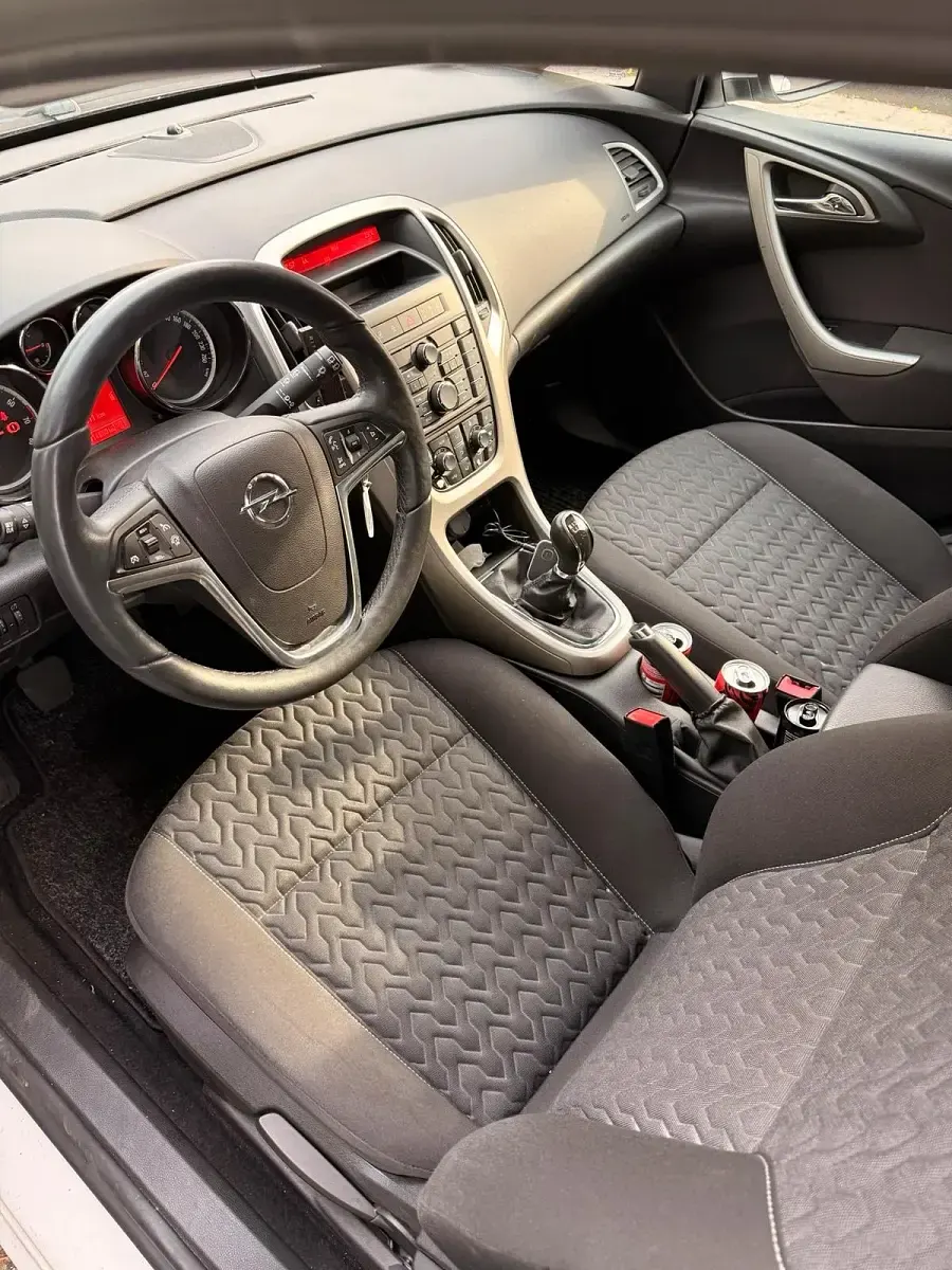 Gebraucht Opel Astra 87 PS (63 kW) 2013 Weiß Limousine