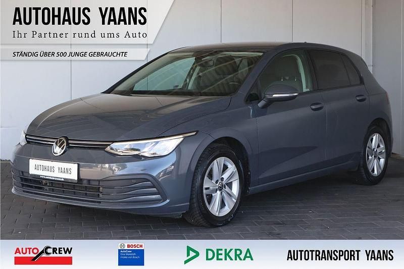 Grau Gebraucht 2020 VW Golf VIII Life Limousine | 18.289 € (Guter Preis) - Bild 1/4