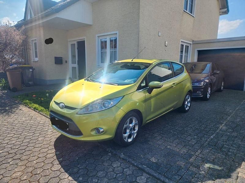 Gebraucht Ford Fiesta 82 PS (60 kW) 2009 Grün Kleinwagen
