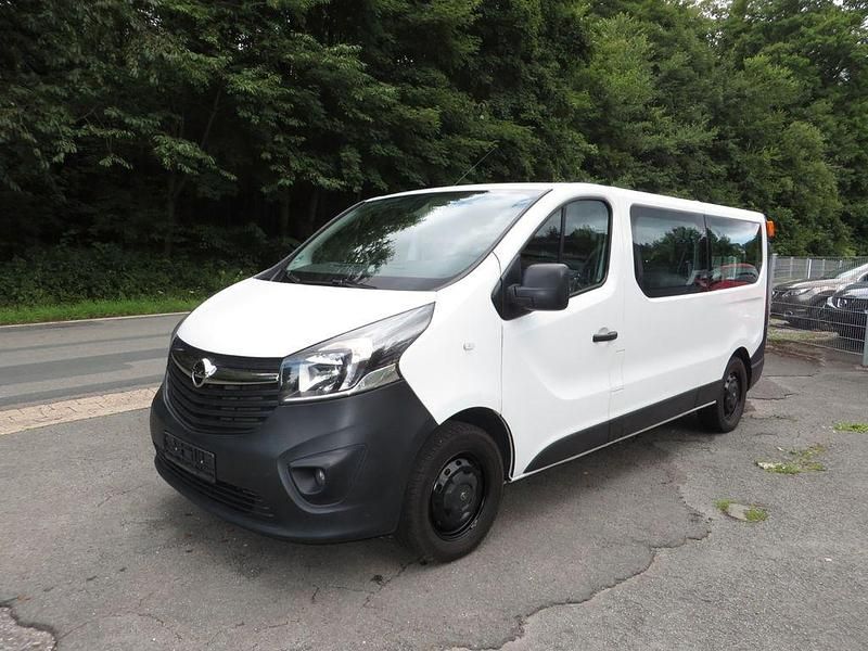 Weiß Gebraucht 2017 Opel Vivaro Van | 9.999 € (Teuer) - Bild 1/4