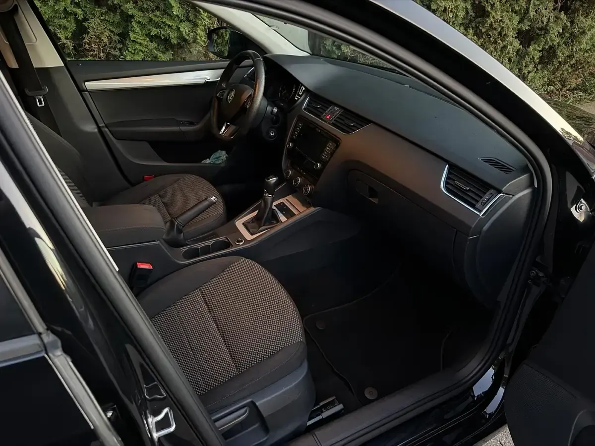 Usata Skoda Octavia 110 CV (80 kW) 2016 Nero Station wagon