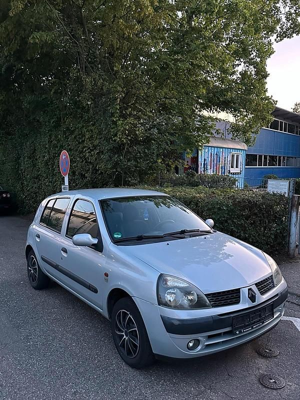 Silber Gebraucht 2001 Renault Clio II Kleinwagen | 650 € (Fairer Preis) - Bild 1/4