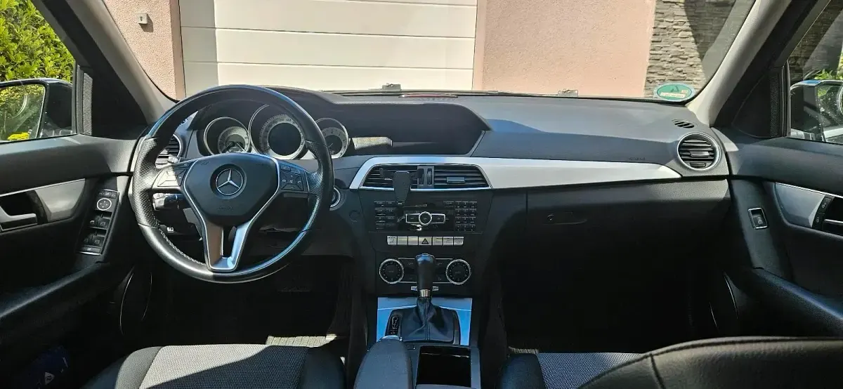 Gebraucht Mercedes C180 Avantgarde 156 PS (114 kW) 2011 Schwarz Limousine