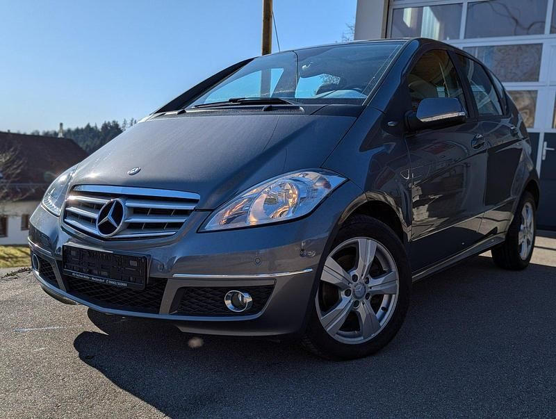 Gebraucht Mercedes A160 Avantgarde 82 PS (60 kW) 2011 Grau Limousine