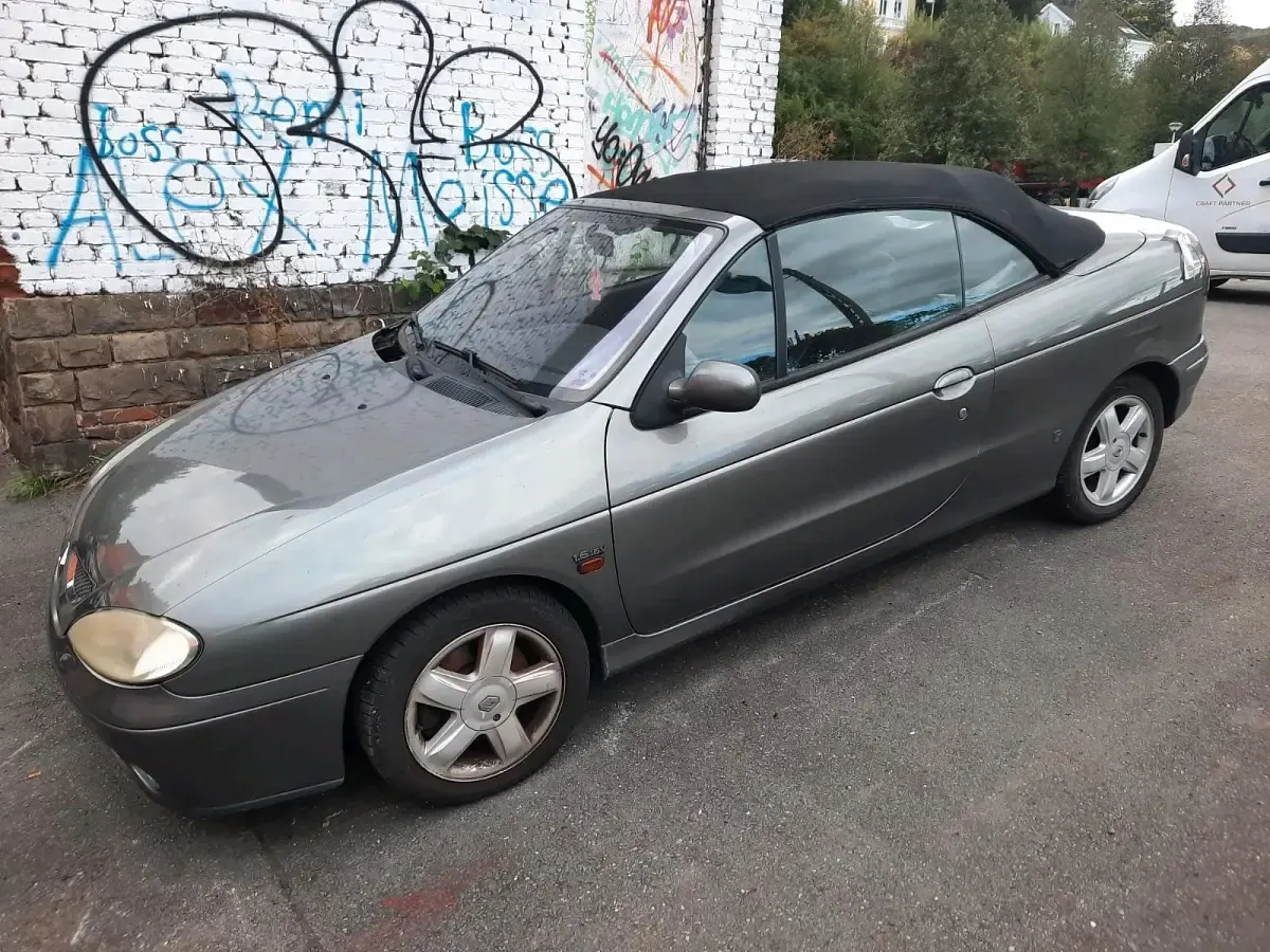 Gebraucht Renault Mégane Cabriolet 107 PS (78 kW) 2001 Grau Cabrio