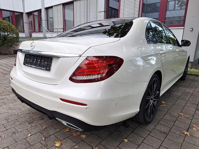 Gebraucht Mercedes E350 AMG 258 PS (189 kW) 2017 Weiß Limousine