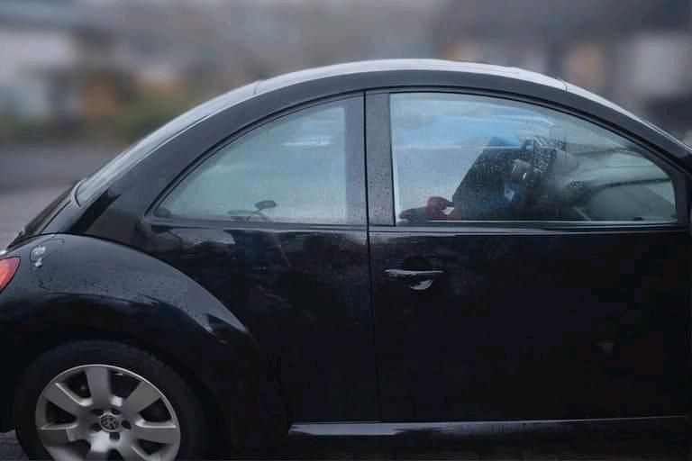 Second-hand VW Beetle 101 CP (74 kW) 2003 Negru Hatchback