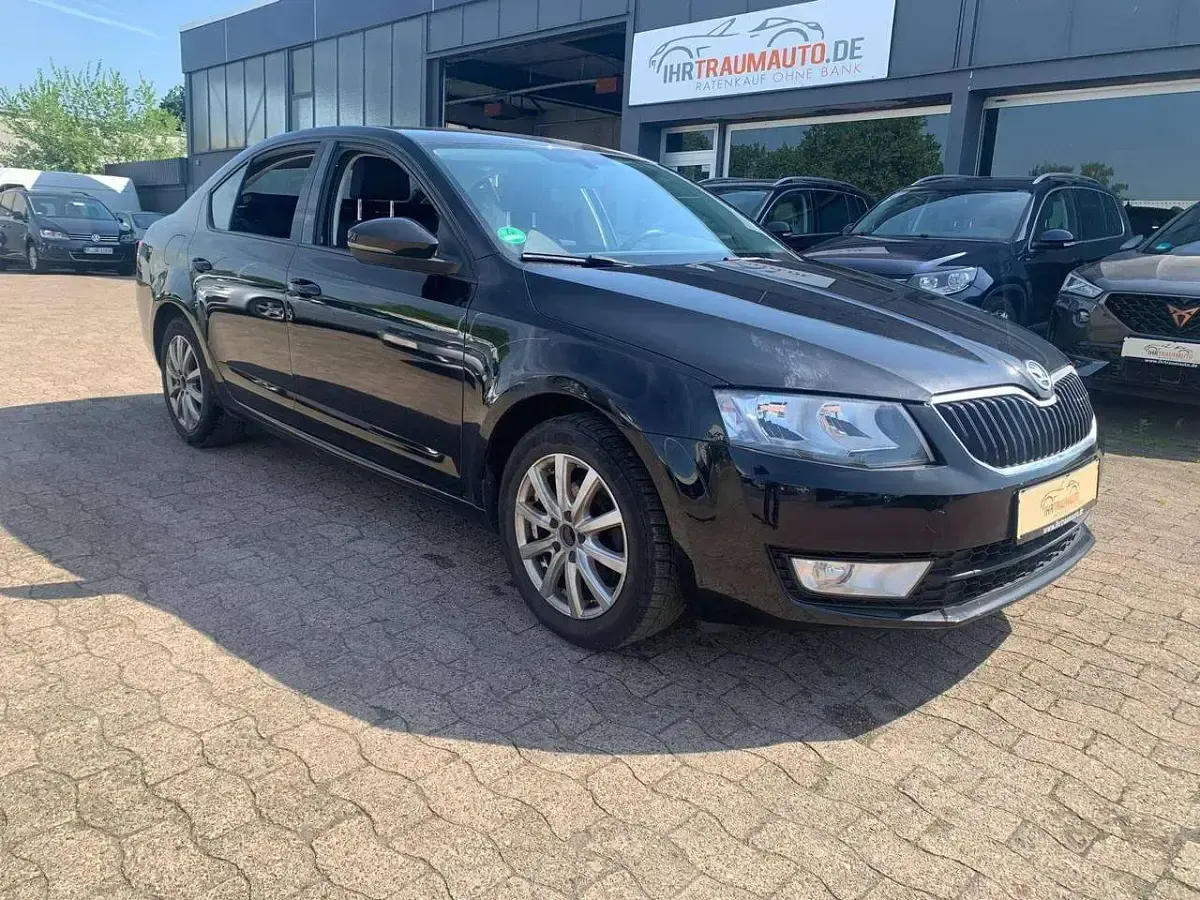 Gebraucht Skoda Octavia Ambition 105 PS (77 kW) 2014 Schwarzmagic perleffekt Kombi