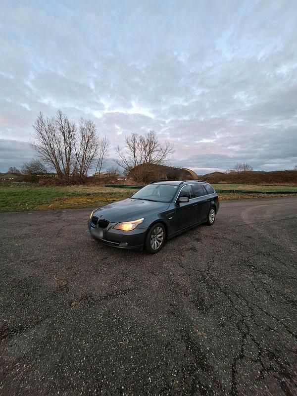 Gebraucht BMW 530 235 PS (172 kW) 2008 Grau Kombi