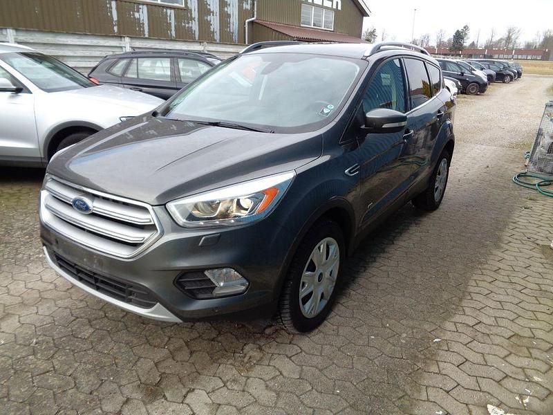 Gebraucht Ford Kuga Titanium 150 PS (110 kW) 2017 Grau SUV