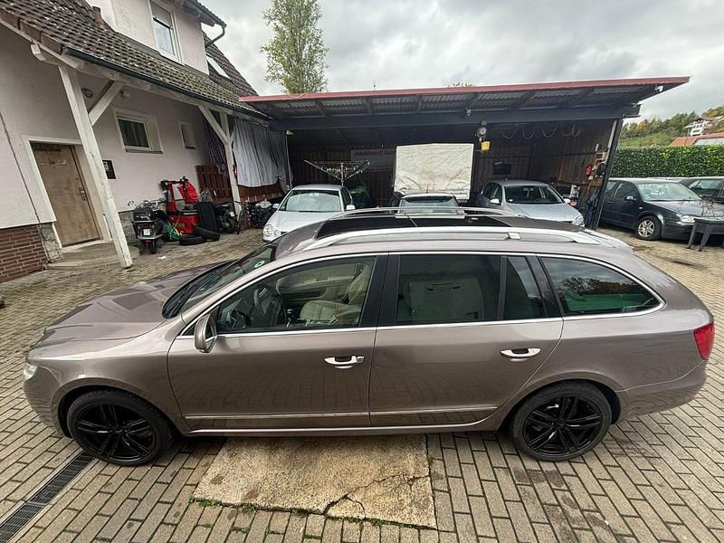Gebraucht Skoda Superb 260 PS (191 kW) 2011 Violet Kombi