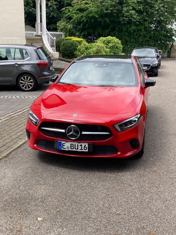 Rot Gebraucht 2019 Mercedes A180 Limousine | 20.000 € (Guter Preis) - Bild 1/4