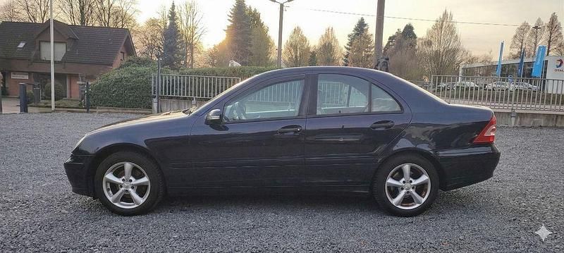 Gebraucht Mercedes C200 163 PS (119 kW) 2006 Blau Limousine