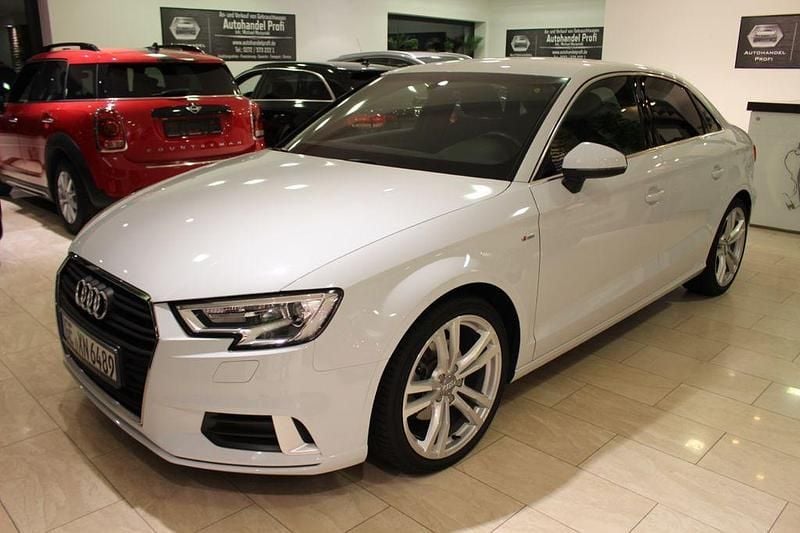 Weiß Gebraucht 2019 Audi A3 S-Line Limousine | 18.450 € (Guter Preis) - Bild 1/4