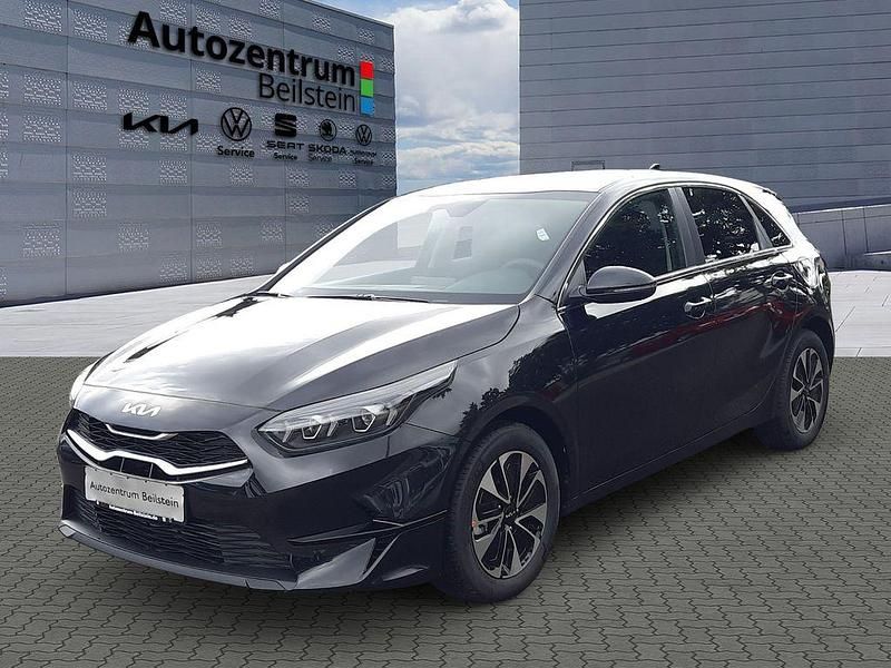 Neu Kia Ceed 140 PS (102 kW) 2025 Schwarz Kleinwagen