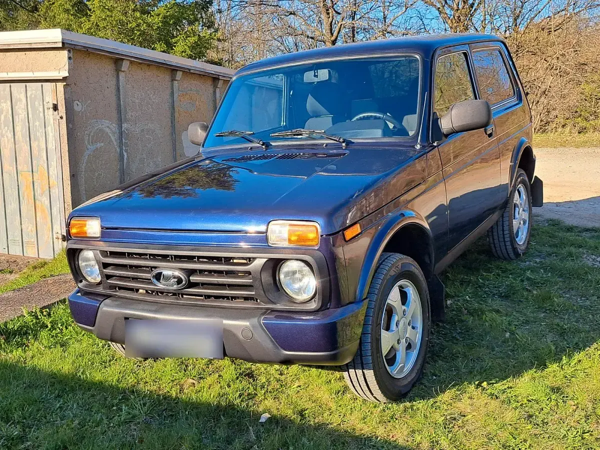 Second-hand Lada Urban 83 CP (61 kW) 2016 Albastru SUV
