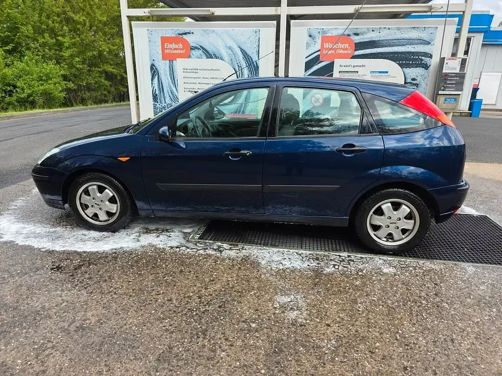 Gebraucht Ford Focus Trend 116 PS (85 kW) 2002 Blau Limousine