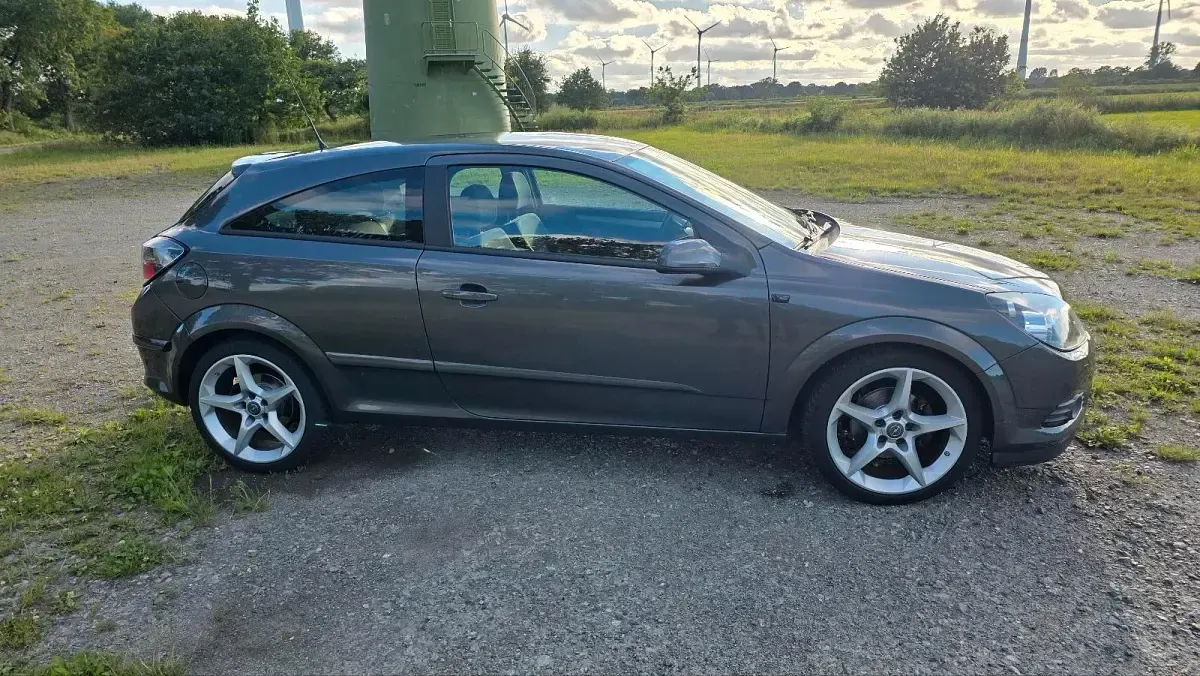 Gebraucht Opel Astra GTC 90 PS (66 kW) 2009 Grau Coupé