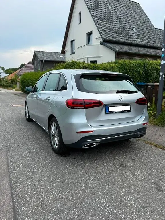 Gebraucht Mercedes B180 136 PS (100 kW) 2019 Silber Kleinwagen