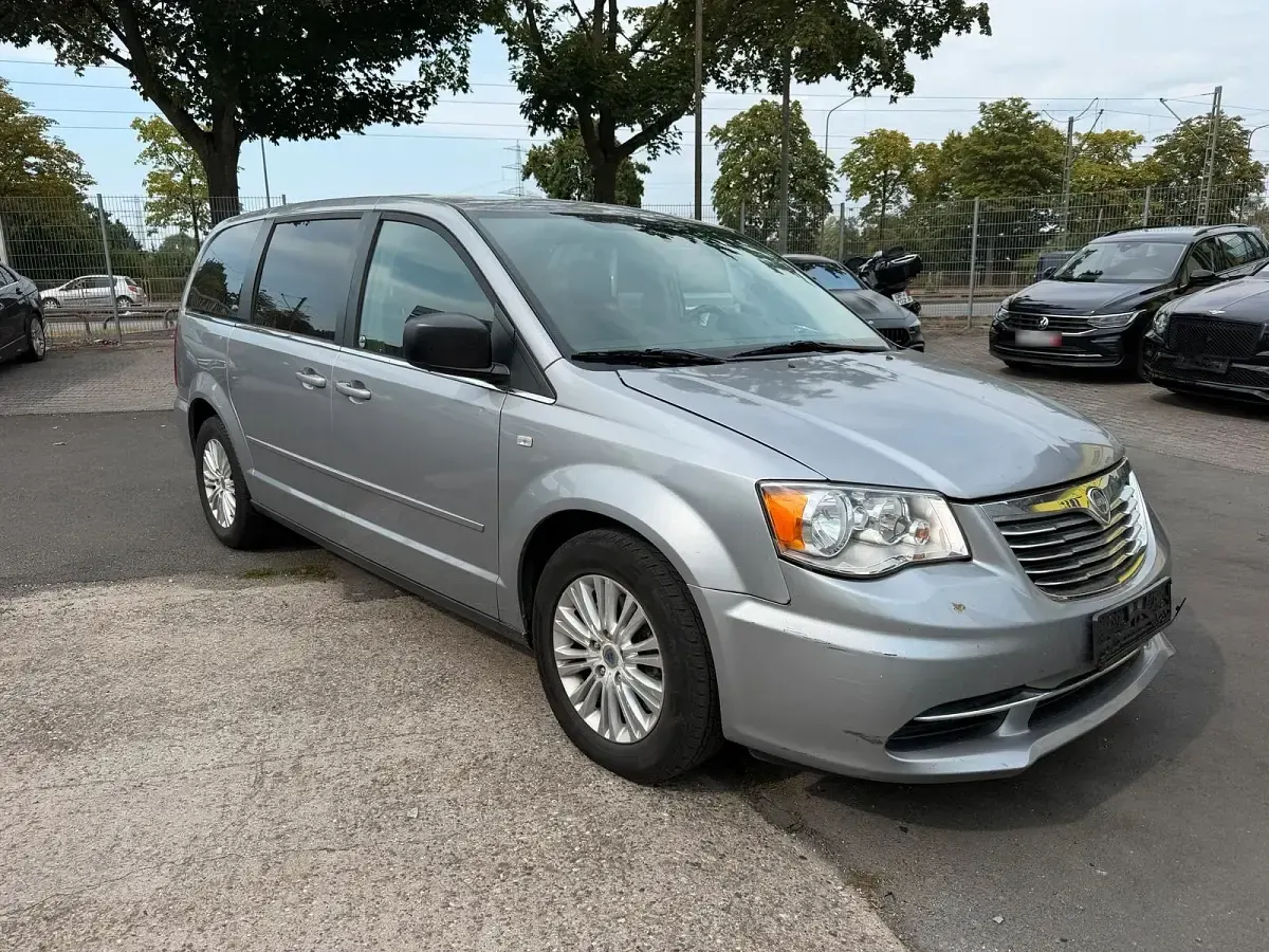 Gebraucht Lancia Voyager 177 PS (130 kW) 2014 Beige Van / Kleinbus
