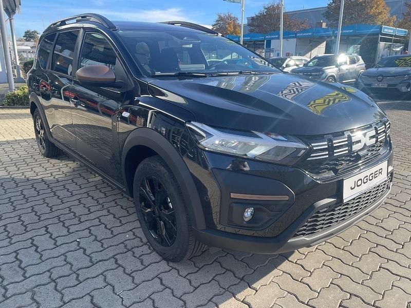 Neu Dacia Jogger Extreme 141 PS (103 kW) 2025 Perlmuttschwarz (schwarz) Van / Kleinbus