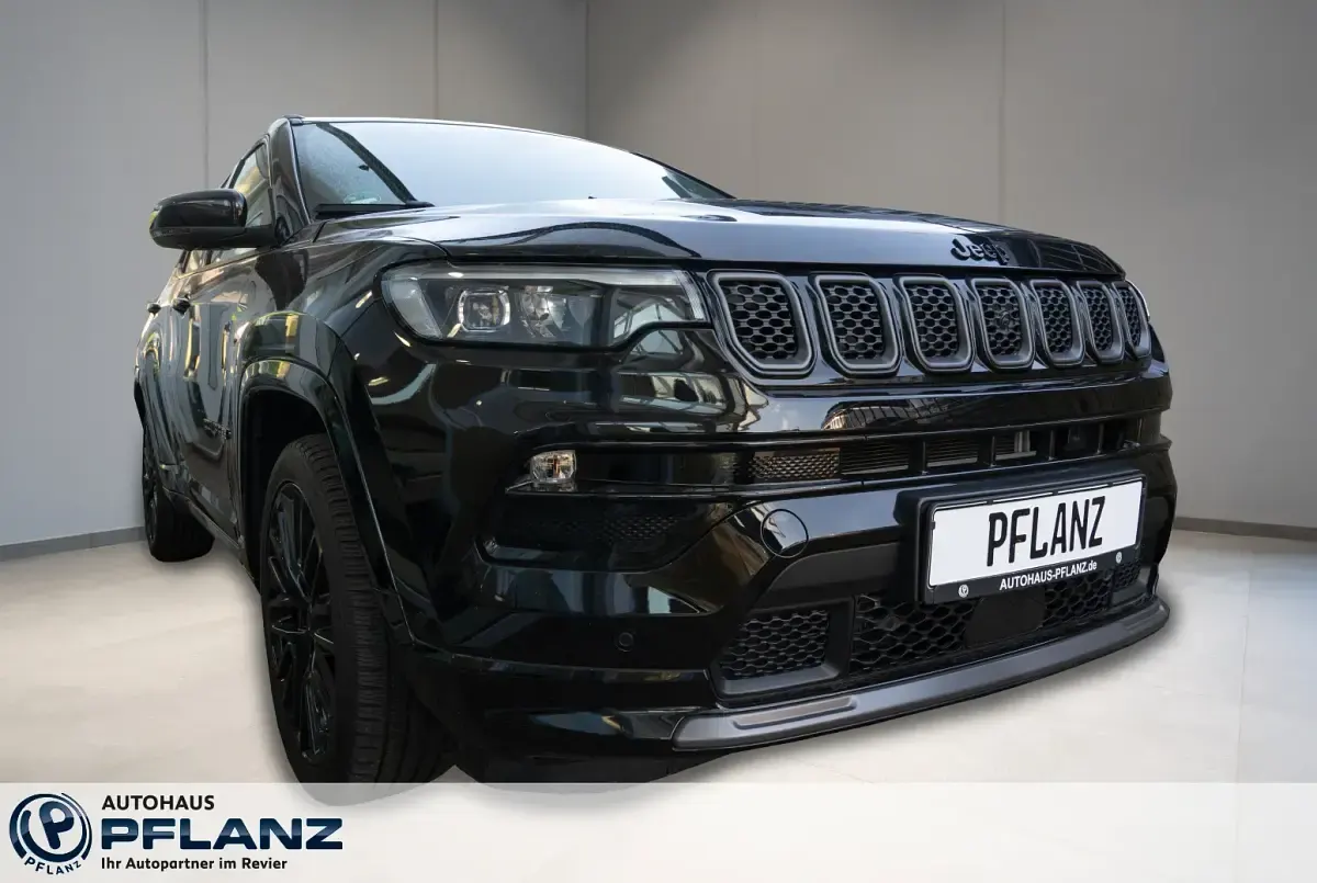 Gebraucht Jeep Compass 131 PS (96 kW) 2024 Schwarz SUV