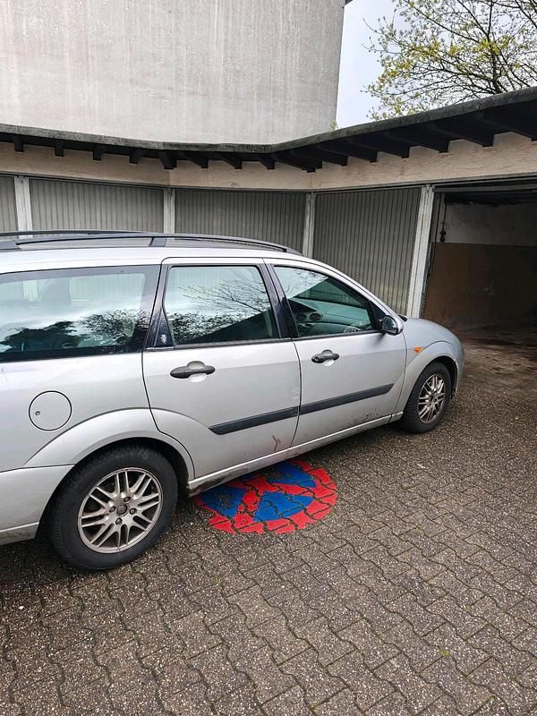 Gebraucht Ford Focus 118 PS (86 kW) 2001 Silber Kombi