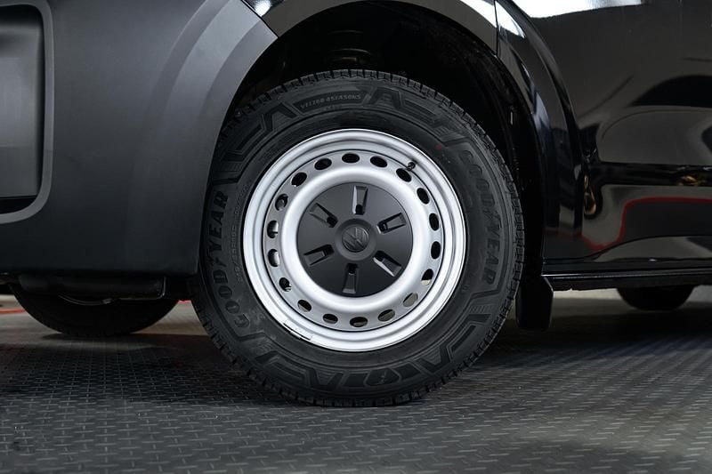 Neu VW T6.1 100 kW (136 PS) 2026 Midnight black metallic Van