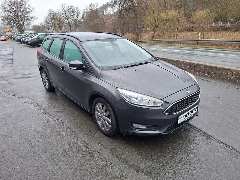 Gebraucht Ford Focus Trend 125 PS (91 kW) 2018 Grau Limousine