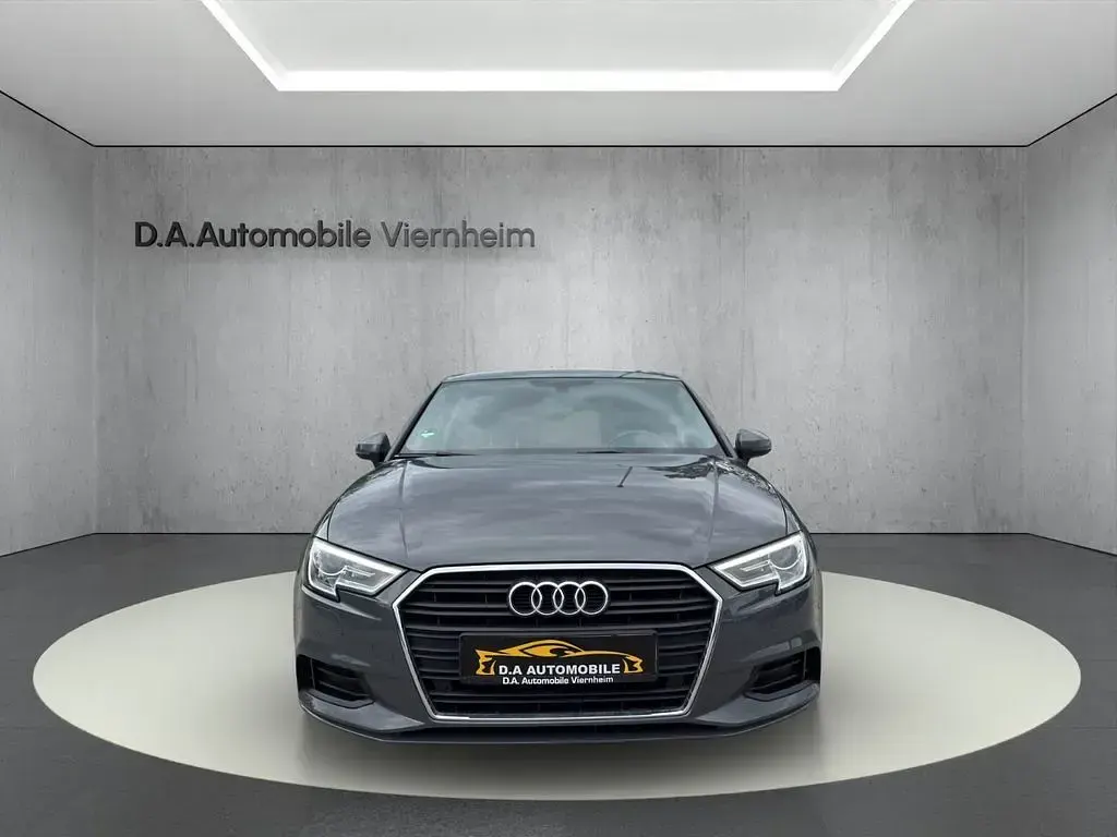 Gebraucht Audi A3 Sport 116 PS (85 kW) 2018 Grau Limousine