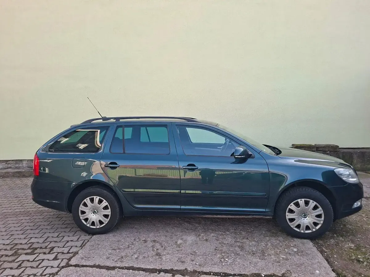 Używany Skoda Octavia 105 KM (77 kW) 2013 Szary Sedan/Limuzyna
